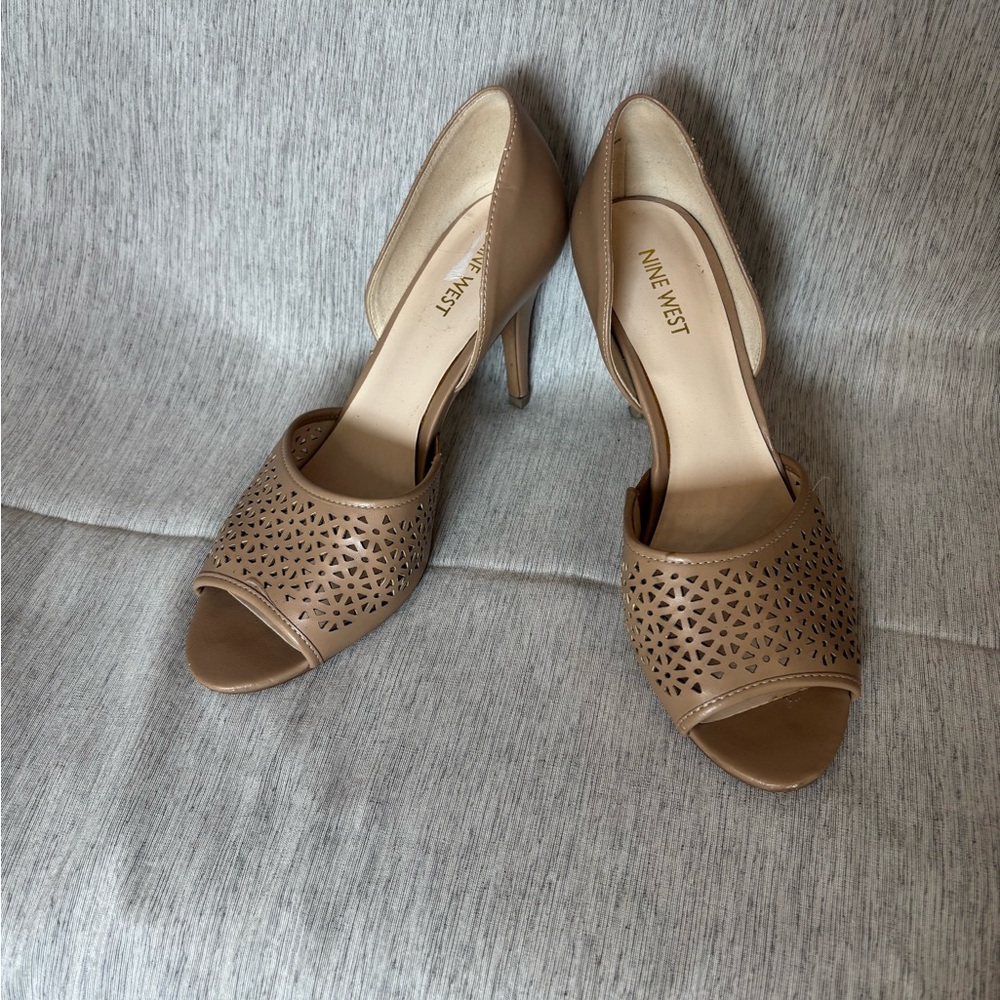 Nine West Tan Peep-Toe Heels with Intricate‎ Cut-Out Design Size 10